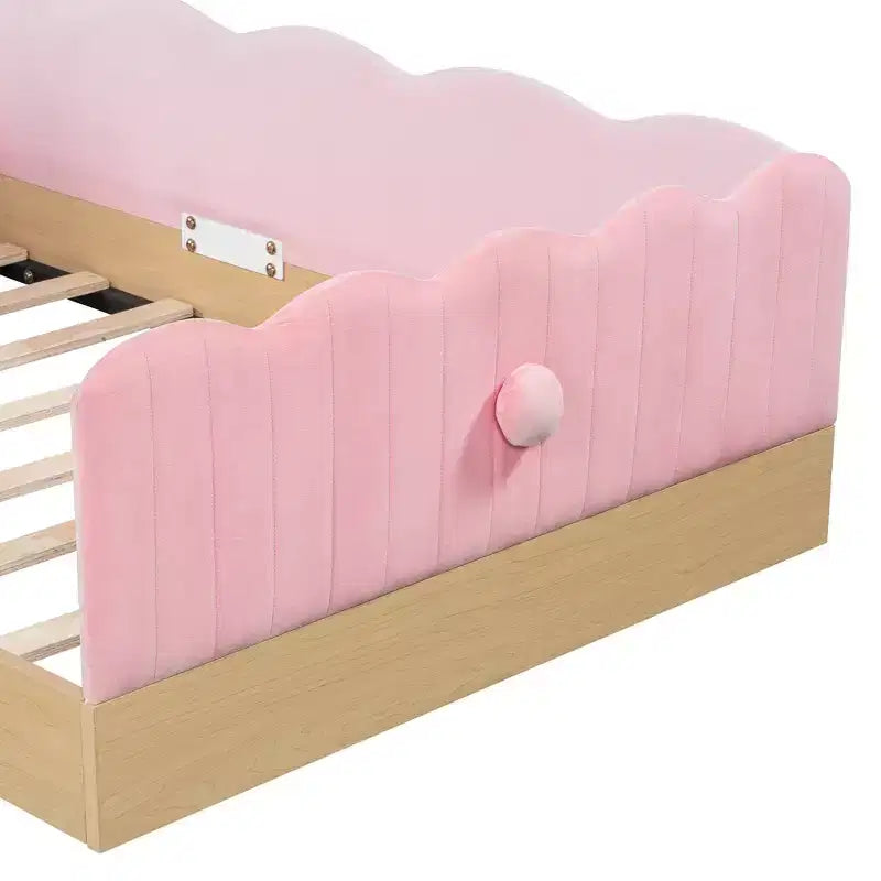 Letto a piattaforma singolo con cuscini, design incantevole e borse portaoggetti