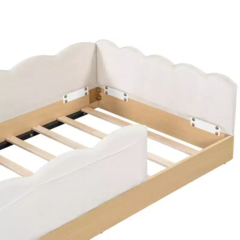 Letto a piattaforma singolo con cuscini, design incantevole e borse portaoggetti