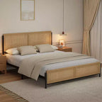 Struttura letto in legno naturale con testiera in rattan, letto matrimoniale king size Boho senza bisogno di rete a doghe