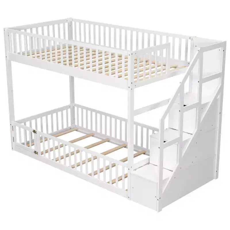 Letto a castello Twin su Twin con struttura e sponde a forma di staccionata, scaletta con contenitore