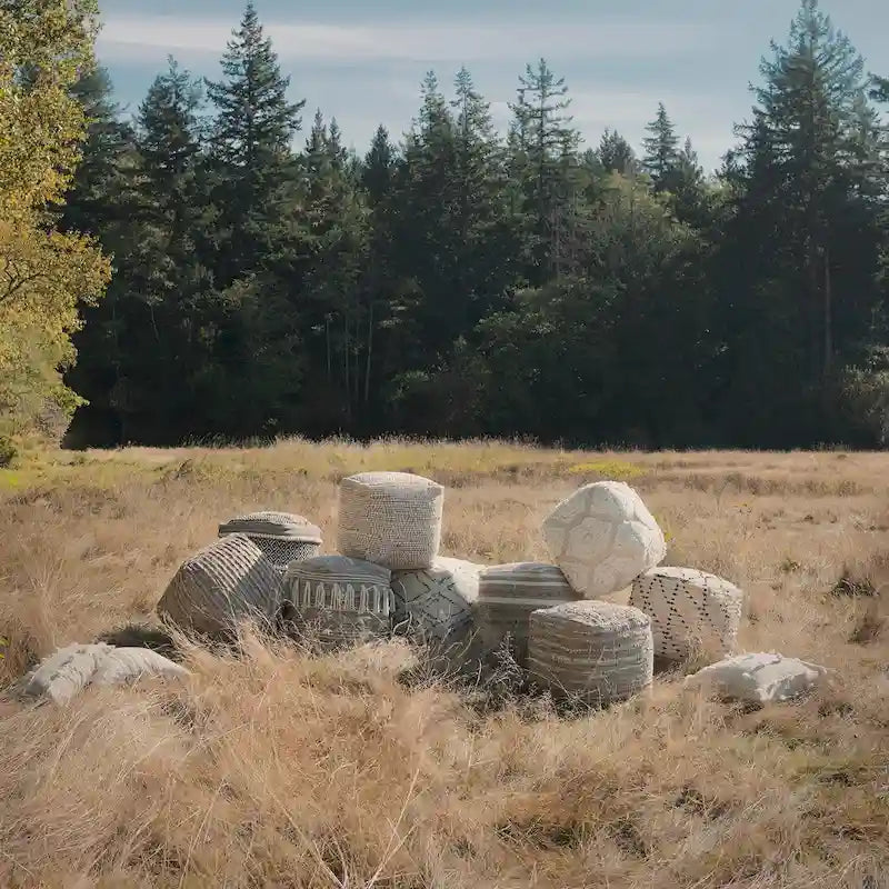 Quadratischer Pouf aus mehrfarbig gestreiftem Hanf und Baumwolle