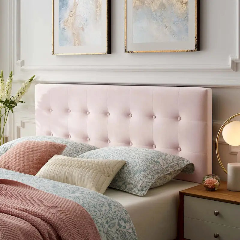 Gepolstertes Samtkopfteil in Queensize mit Knopfheftung