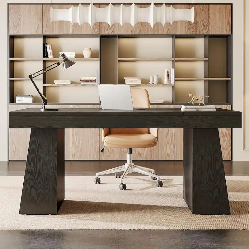 Brauner Schreibtisch aus Holz im Mid-Century-Stil für das Homeoffice